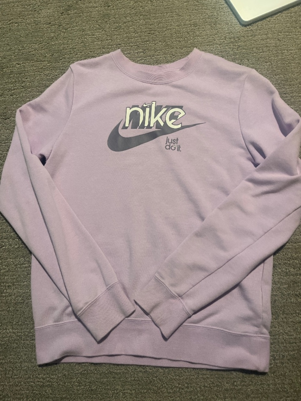 Nike women’s Crewneck xs lavender